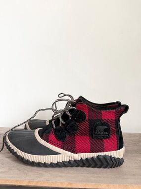 SOREL Out N About Duck Boot Red Black Buffalo Plaid Size NL3403 9.5